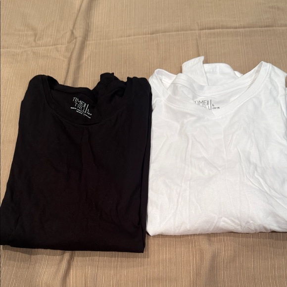 Time and Tru Women’s Long Sleeve Tees one Black and one White - Picture 9 of 9